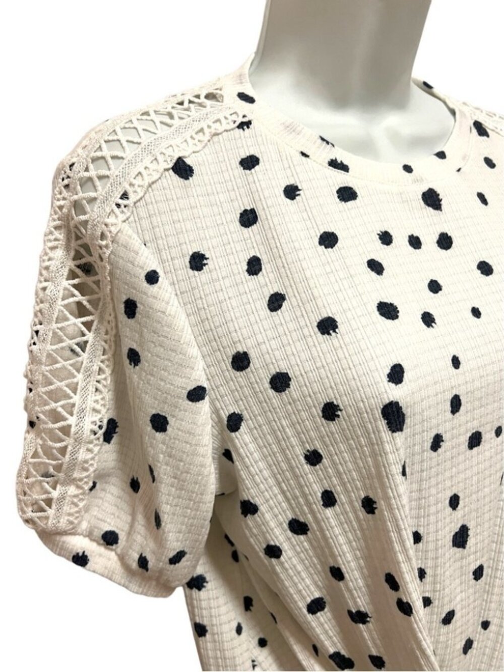 COMO Blu Navy Polka Dot Print Crochet Knot Crew Short Sleeve Top, Size Medium - Picture 2 of 4